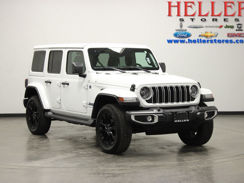 Used 2025 Jeep Wrangler Unlimited Sahara AWD/4WD image 1