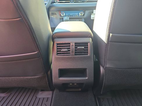 New 2025 Mitsubishi Outlander SE image 27