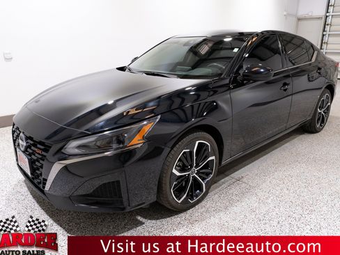 Used 2024 Nissan Altima 2.5 SR AWD/4WD image 2