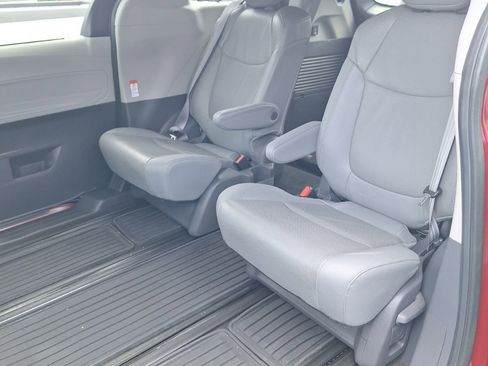 Used 2021 Toyota Sienna Limited AWD/4WD image 16
