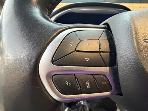 Used 2019 Chrysler Pacifica Touring-L Plus image 22