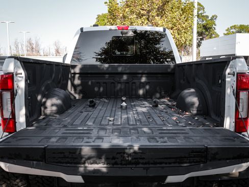 Used 2021 Ford F450 Platinum w/ FX4 Off-Road Package image 29