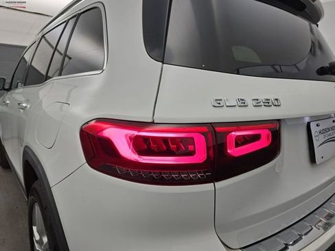 Used 2022 Mercedes-Benz GLB 250 4MATIC image 18