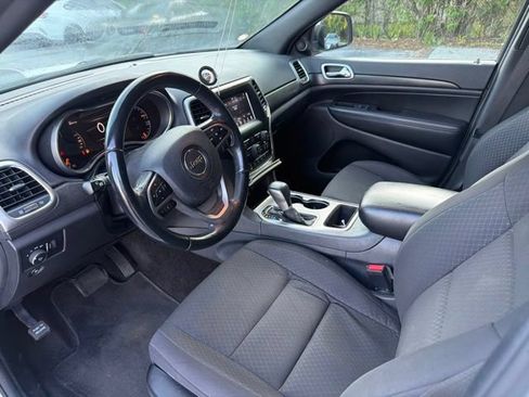 Used 2018 Jeep Grand Cherokee Laredo AWD/4WD image 8