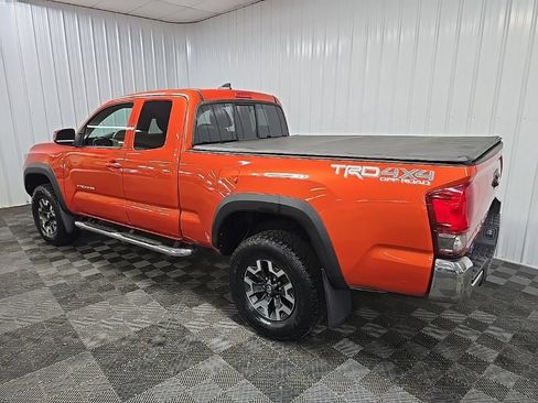 Used 2017 Toyota Tacoma TRD Off-Road w/ Tow Package AWD/4WD image 9