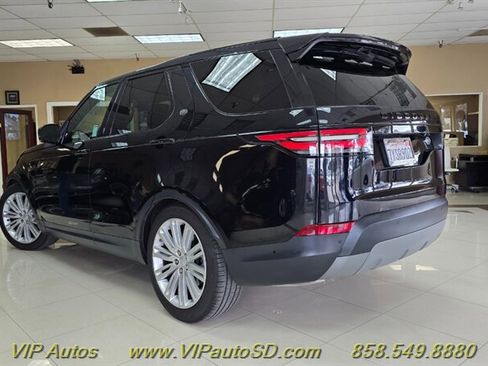 Used 2017 Land Rover Discovery First Edition image 3