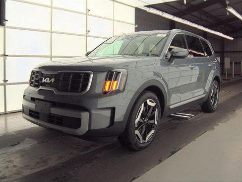 Used 2025 Kia Telluride S image 2