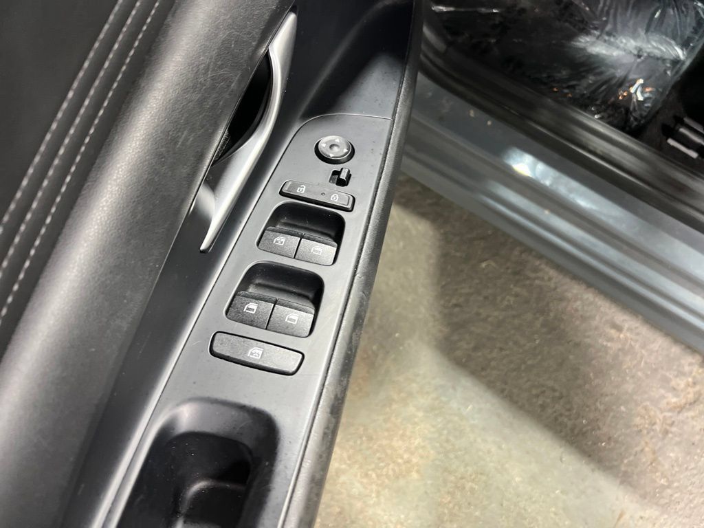 Used 2021 Hyundai Elantra Limited FWD image 20