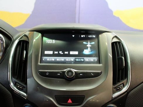 Used 2018 Chevrolet Cruze LT image 15