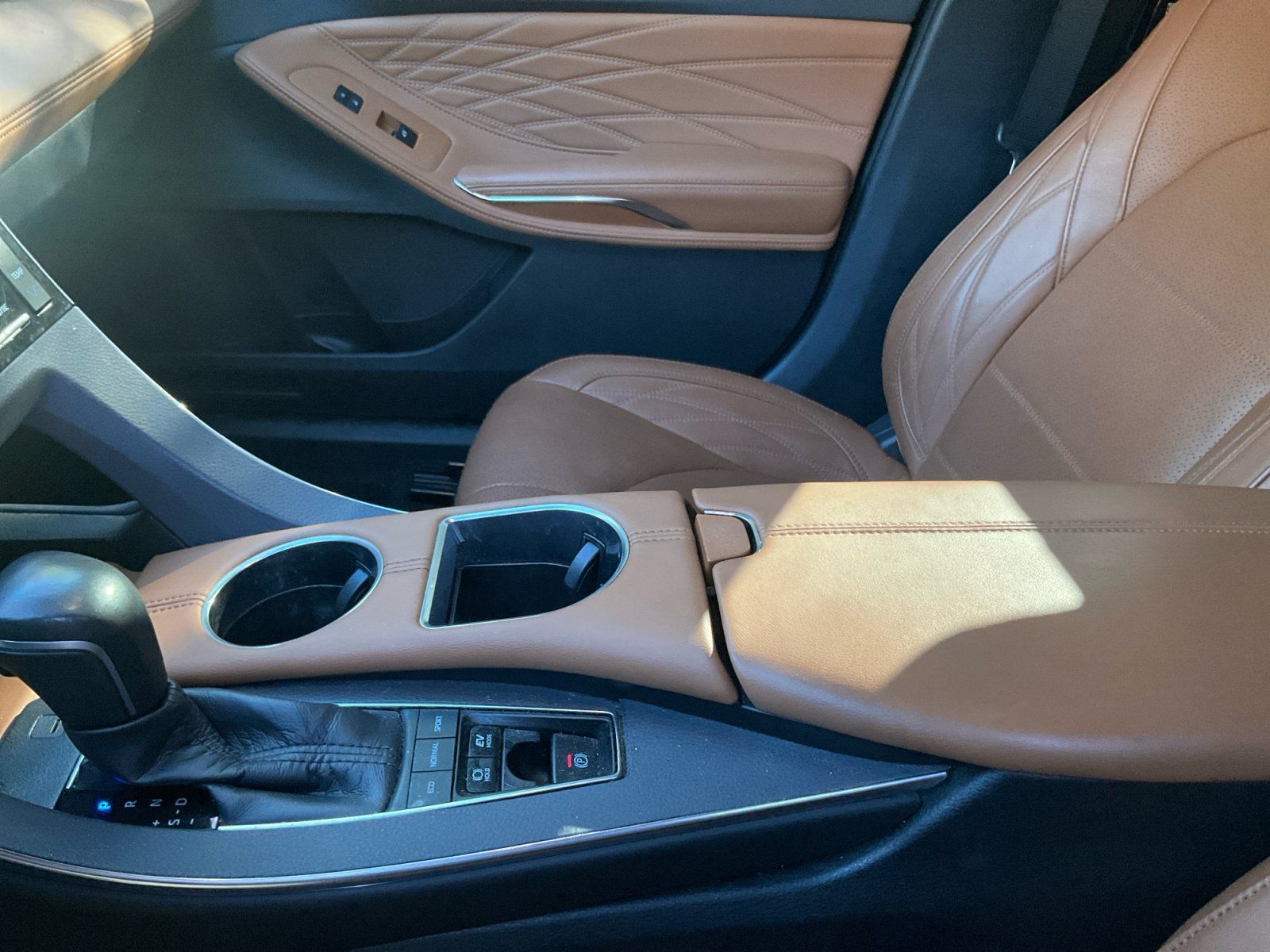 Used 2020 Toyota Avalon Limited w/ Advanced Safety Package FWD image 30