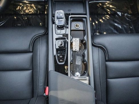 New 2026 Volvo XC60 B5 Ultra w/ Climate Package image 26