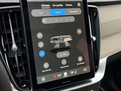 New 2026 Volvo XC90 B6 Plus w/ Protection Package Premier image 21