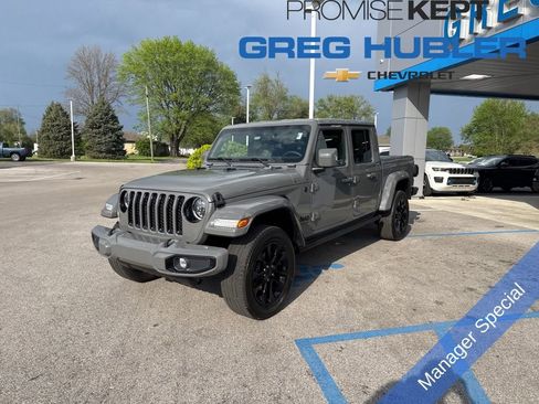 Used 2023 Jeep Gladiator Overland AWD/4WD image 2