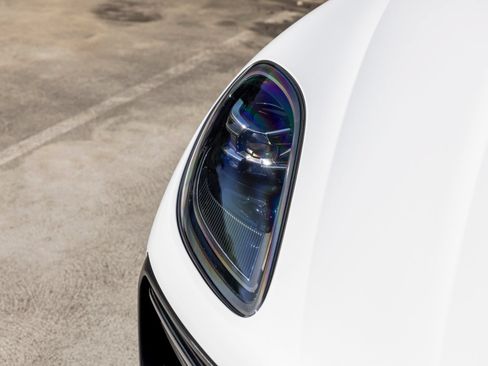 Certified 2025 Porsche Macan AWD/4WD image 14