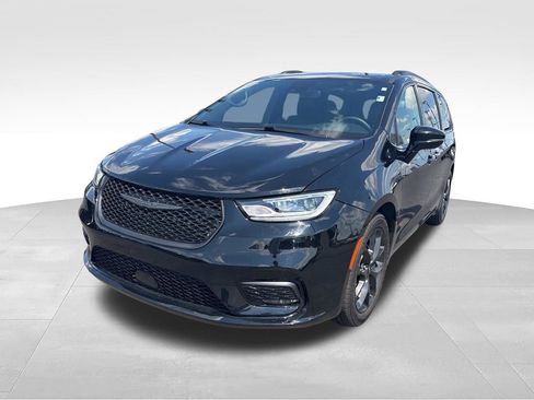 Used 2025 Chrysler Pacifica Limited FWD image 8