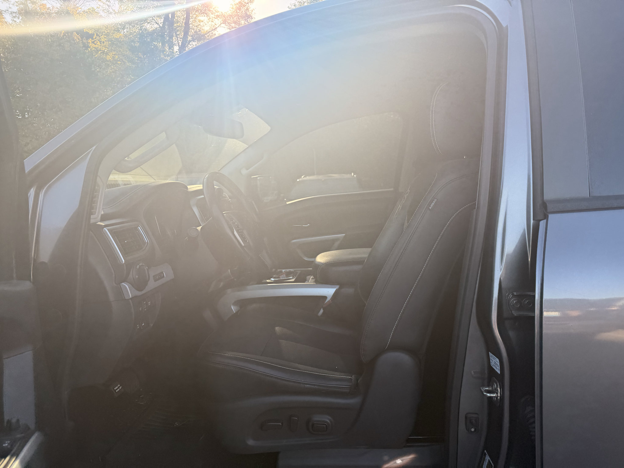 Used 2019 Nissan Titan PRO-4X AWD/4WD image 6