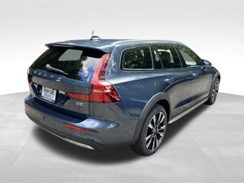New 2026 Volvo V60 B5 Cross Country Ultra w/ Climate Package AWD/4WD image 7