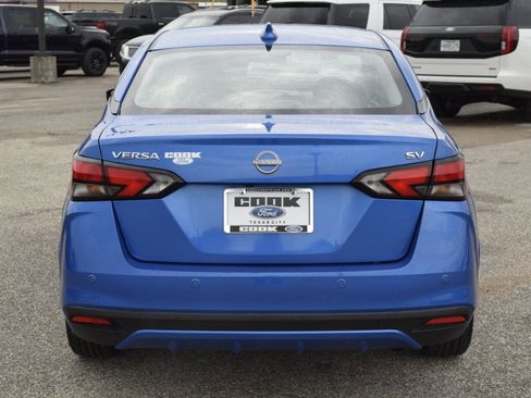 Used 2023 Nissan Versa SV image 9