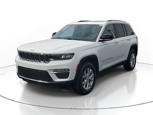 Used 2022 Jeep Grand Cherokee Limited w/ Trailer Tow Prep Group (B) AWD/4WD image 2