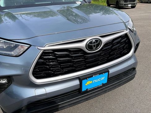 Used 2020 Toyota Highlander XLE AWD/4WD image 30