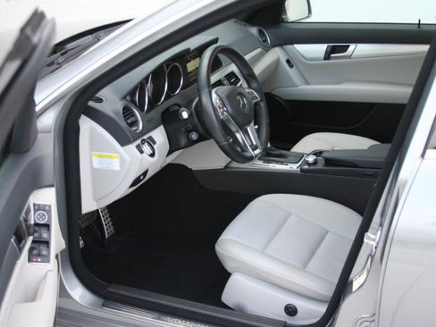 Used 2013 Mercedes-Benz C 300 Sport image 24