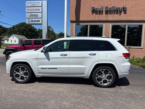 Used 2019 Jeep Grand Cherokee Overland AWD/4WD image 3