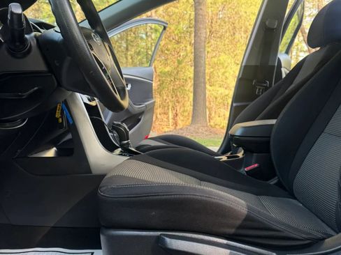 Used 2016 Hyundai Elantra GT image 9