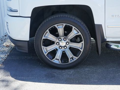 Used 2017 Chevrolet Silverado 1500 LTZ Z71 w/ LTZ Plus Package AWD/4WD image 6