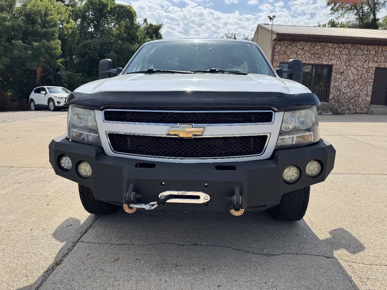 Used 2011 Chevrolet Suburban 2500 LT AWD/4WD image 2