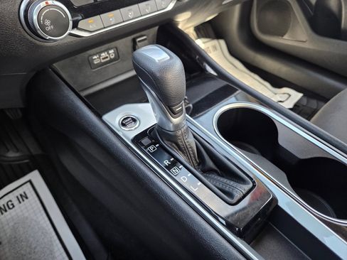 Used 2024 Nissan Altima 2.5 SV FWD image 34
