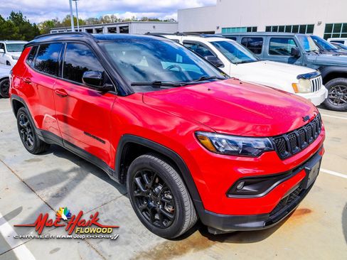 Used 2024 Jeep Compass Latitude image 1