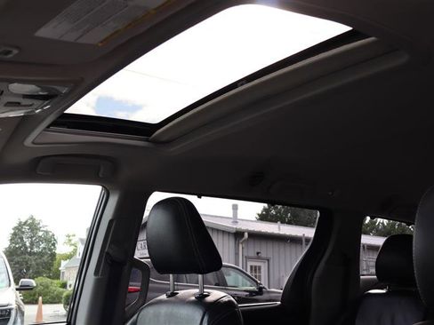 Used 2016 Toyota Sienna SE image 21