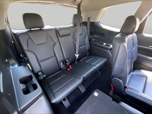 Used 2025 Kia Telluride S FWD image 34