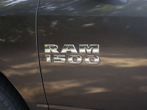 Used 2018 RAM 1500 Express AWD/4WD image 30