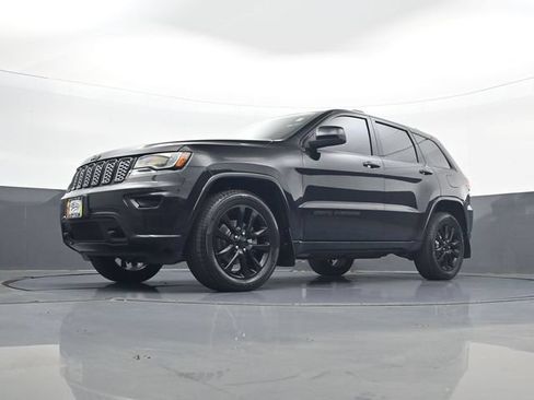 Used 2020 Jeep Grand Cherokee Altitude AWD/4WD image 21
