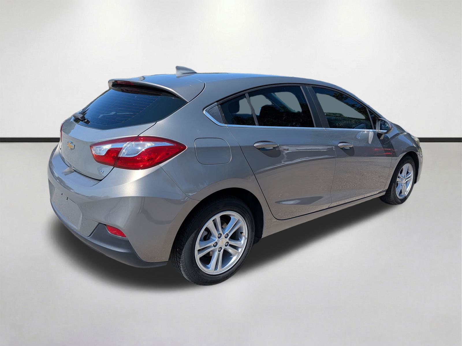 Used 2018 Chevrolet Cruze LT w/ Convenience Package FWD image 4
