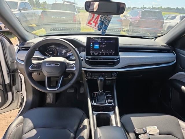 Used 2023 Jeep Compass Latitude AWD/4WD image 9