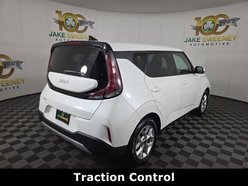 Used 2023 Kia Soul LX w/ LX Technology Package image 9