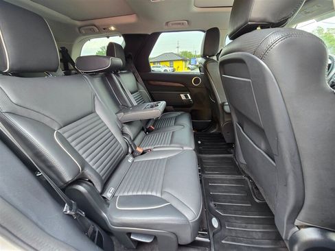 Used 2020 Land Rover Discovery HSE AWD/4WD image 18
