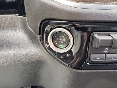 Used 2025 GMC Sierra 1500 Elevation image 22
