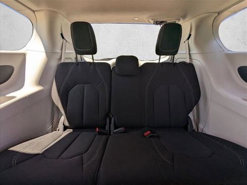 Used 2022 Chrysler Voyager LX FWD image 19