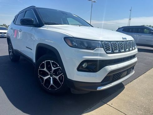 Used 2025 Jeep Compass Limited AWD/4WD image 2