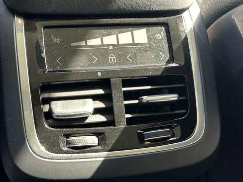 Used 2023 Volvo XC90 B6 Plus image 13