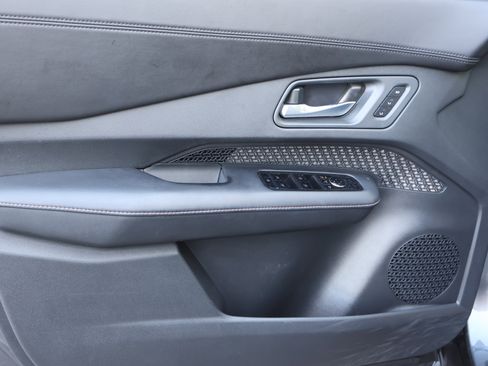 Used 2024 Nissan Ariya AWD image 14