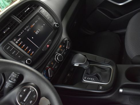 Used 2025 Kia Soul LX w/ LX Technology Package FWD image 23