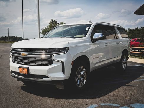 Used 2021 Chevrolet Suburban Premier w/ Max Trailering Package AWD/4WD image 4