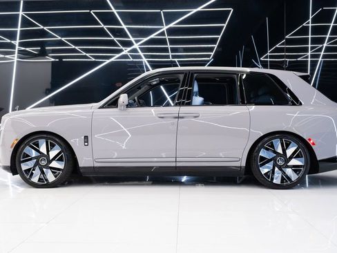 Used 2025 Rolls-Royce Cullinan AWD/4WD image 7