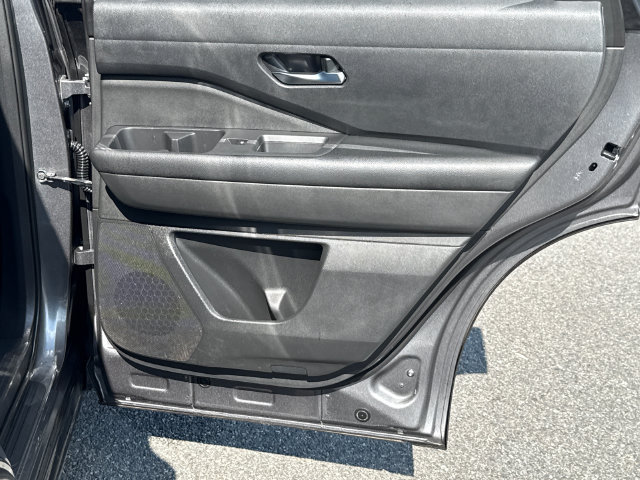 Used 2022 Nissan Pathfinder SV FWD image 16