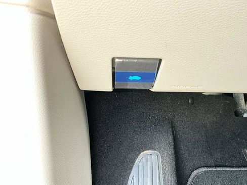 Used 2024 Chrysler Pacifica Touring-L FWD image 14