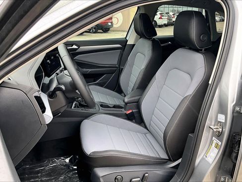 New 2026 Volkswagen Jetta SE image 9